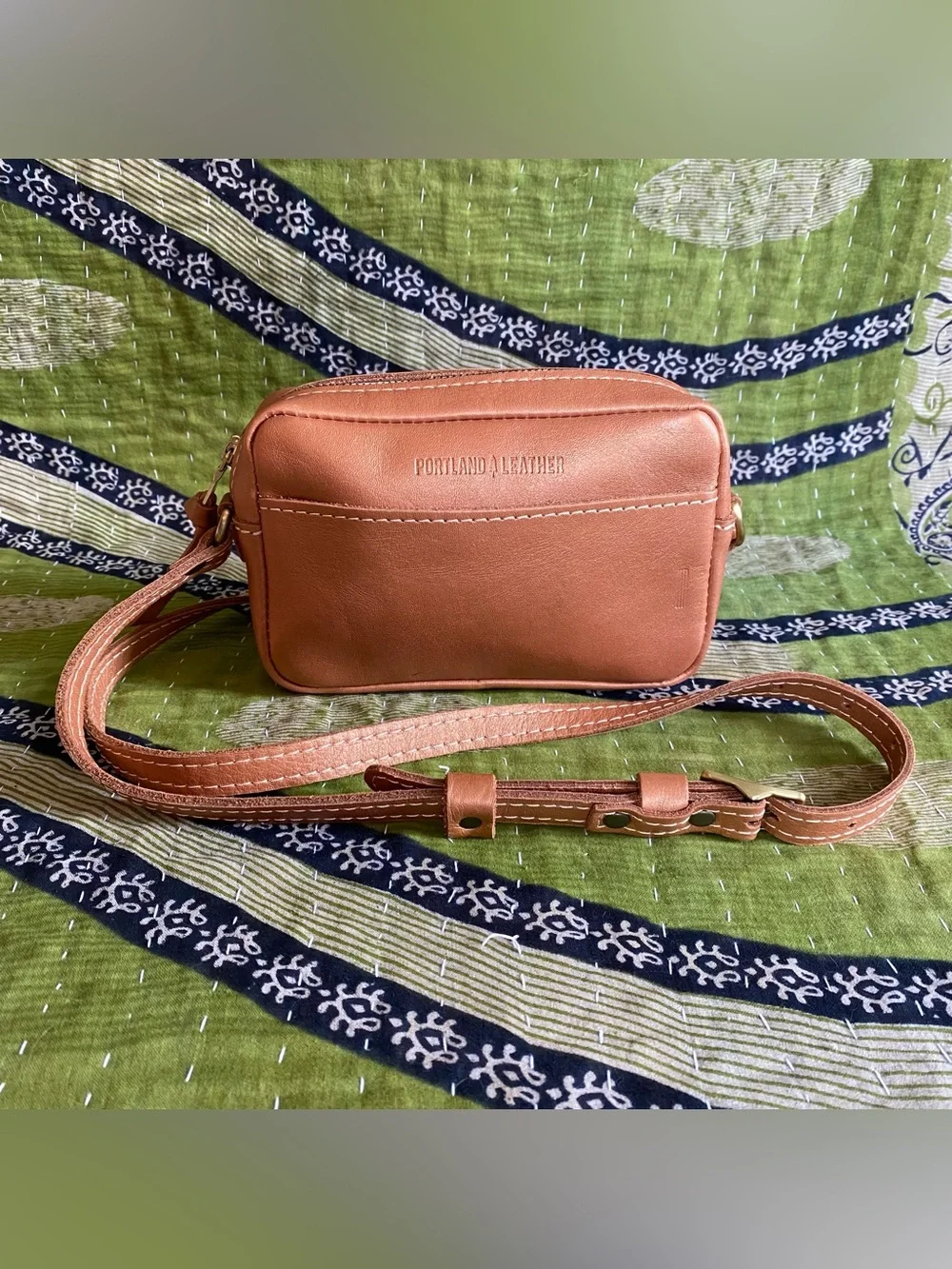 Portland Leather Goods Havana Small Leather Camera Crossbody Bag - Retired - Picture 2 of 16